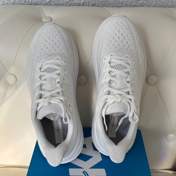 HOKA W CLIFTON 9 White Sneakers Minimalist Design Chunky Sole Brand New in Box - Picture 3 of 16